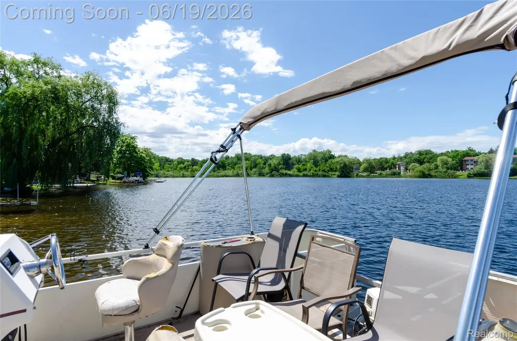 337 Lansing Drive Waterford Charter Township MI 48328