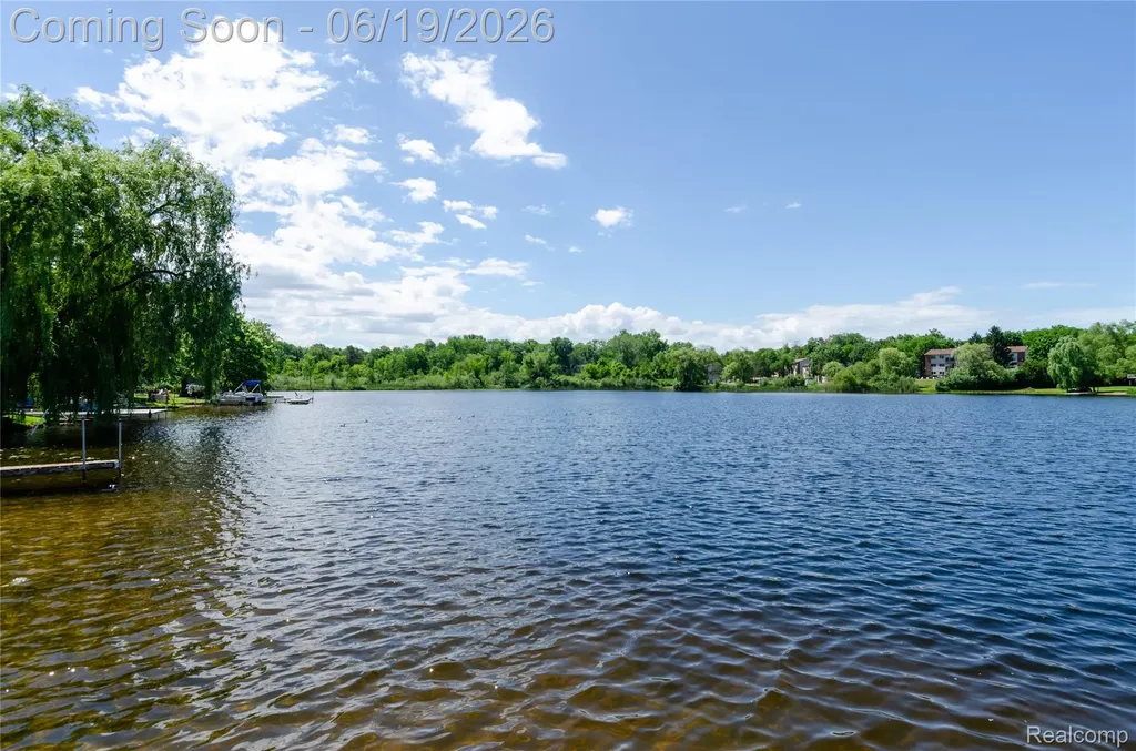 337 Lansing Drive Waterford Charter Township MI 48328