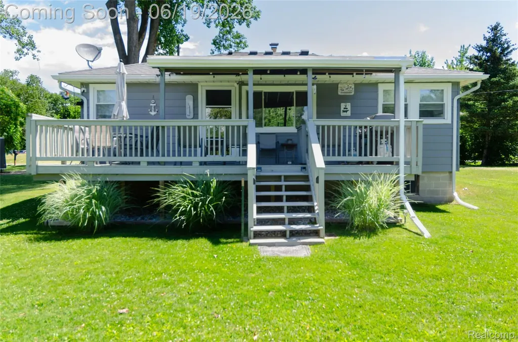 337 Lansing Drive Waterford Charter Township MI 48328