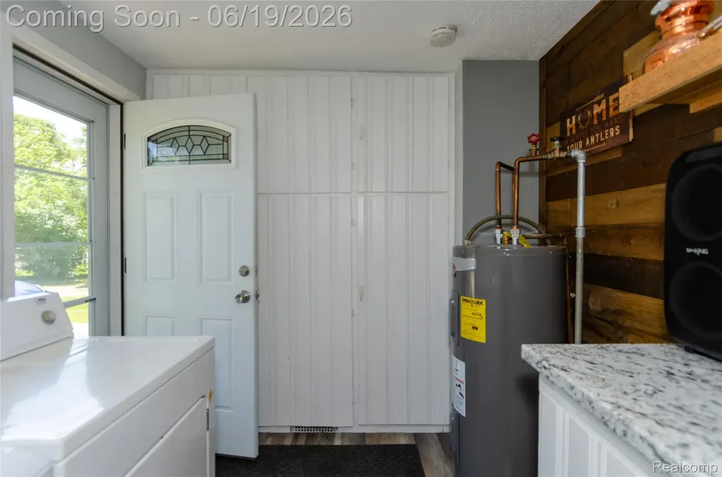 337 Lansing Drive Waterford Charter Township MI 48328