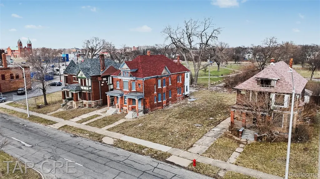 1104 E Grand Boulevard Detroit City MI 48207