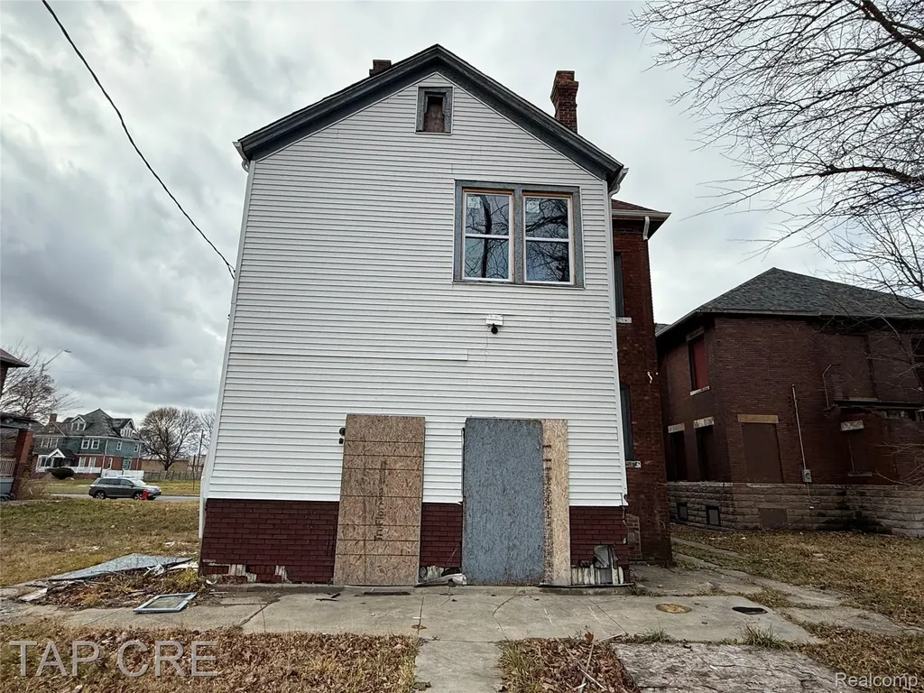 1104 E Grand Boulevard Detroit City MI 48207