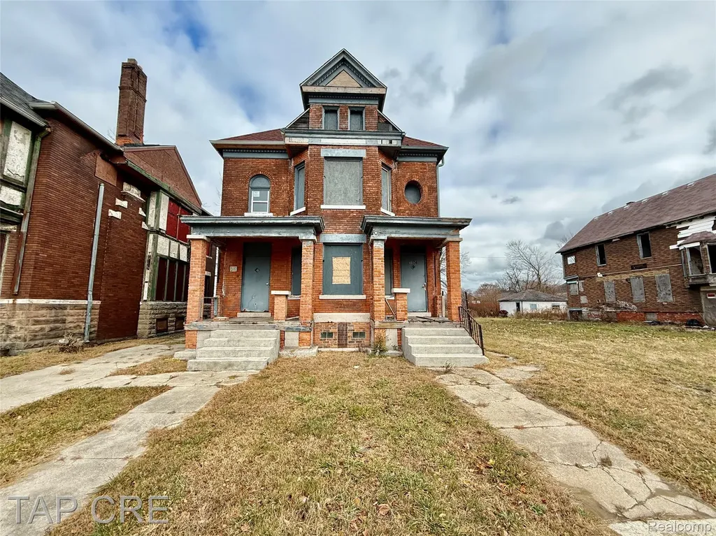 1104 E Grand Boulevard Detroit City MI 48207