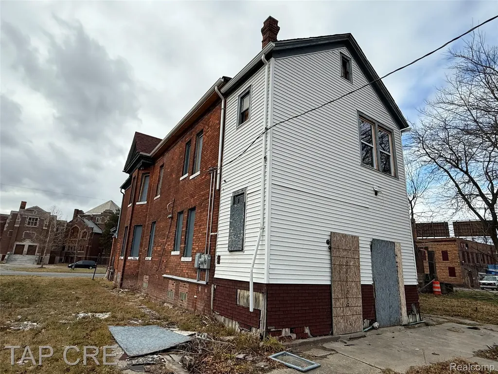 1104 E Grand Boulevard Detroit City MI 48207