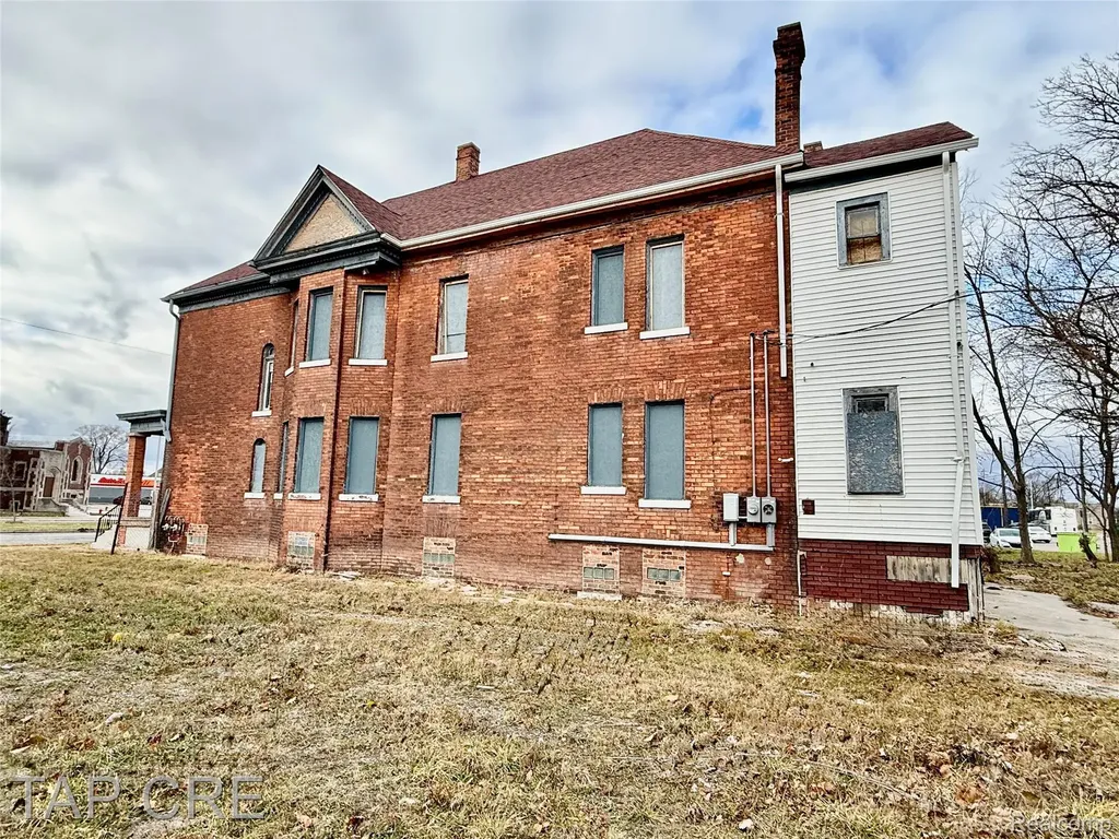 1104 E Grand Boulevard Detroit City MI 48207