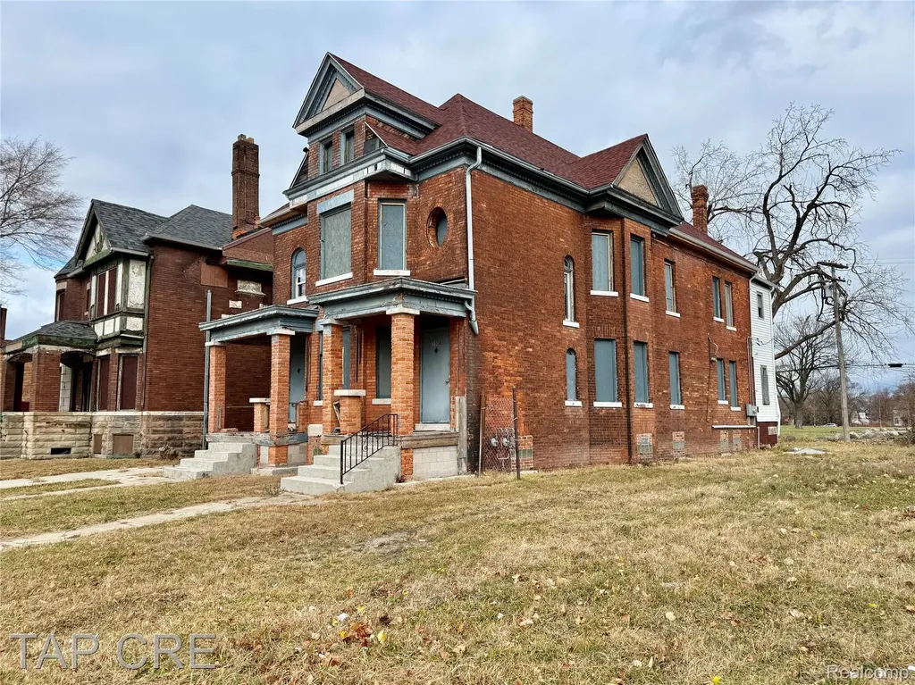 1104 E Grand Boulevard Detroit City MI 48207