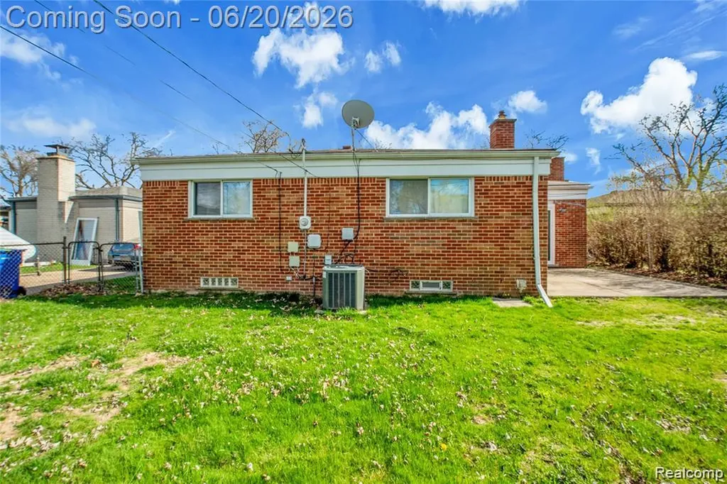 14615 Masonic Boulevard Warren City MI 48088