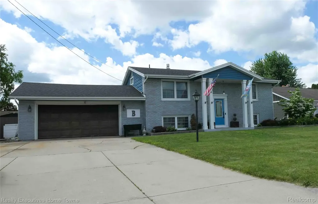 2854 Elmwood Street Port Huron City MI 48060