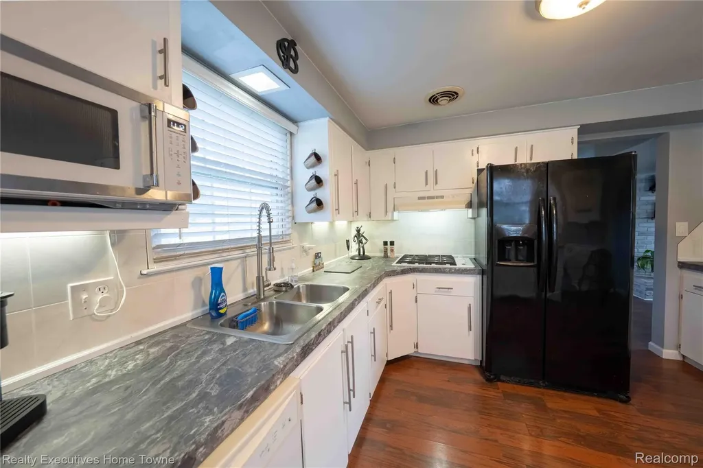 2854 Elmwood Street Port Huron City MI 48060