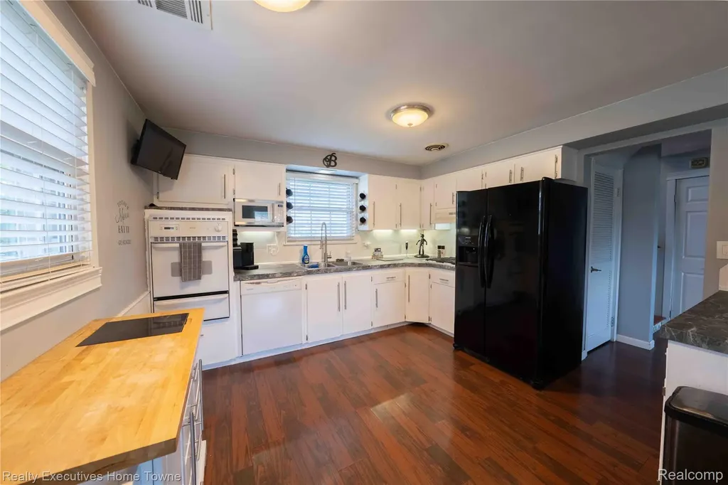 2854 Elmwood Street Port Huron City MI 48060