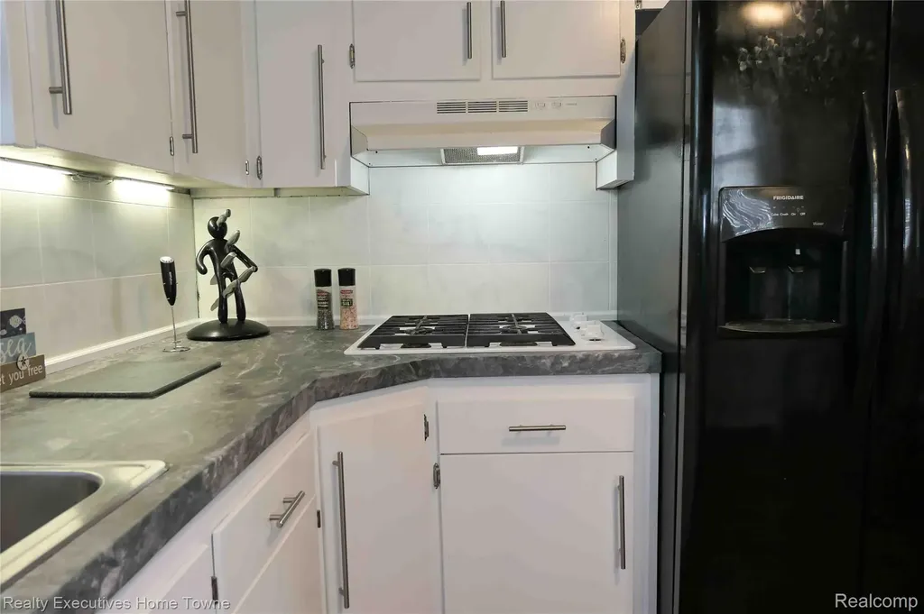 2854 Elmwood Street Port Huron City MI 48060
