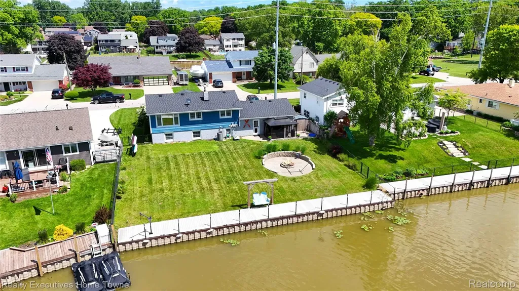 2854 Elmwood Street Port Huron City MI 48060