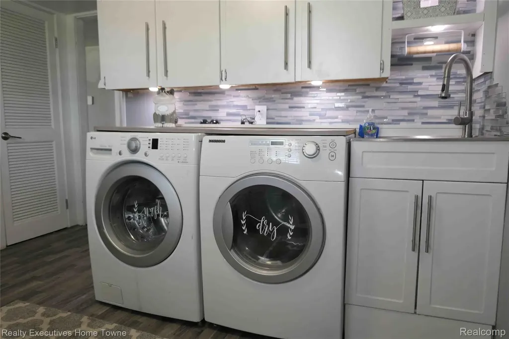 2854 Elmwood Street Port Huron City MI 48060