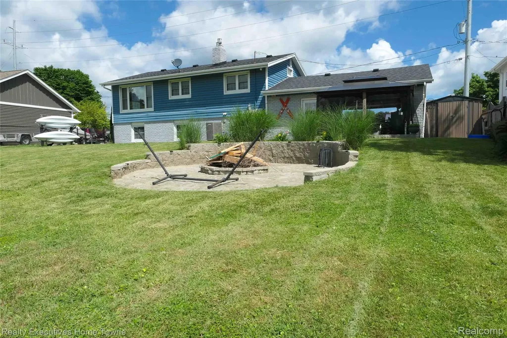 2854 Elmwood Street Port Huron City MI 48060