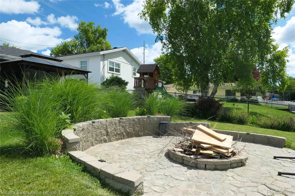 2854 Elmwood Street Port Huron City MI 48060