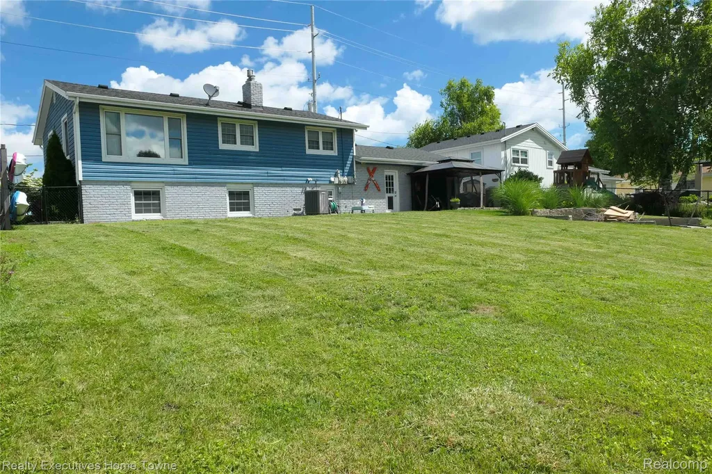 2854 Elmwood Street Port Huron City MI 48060
