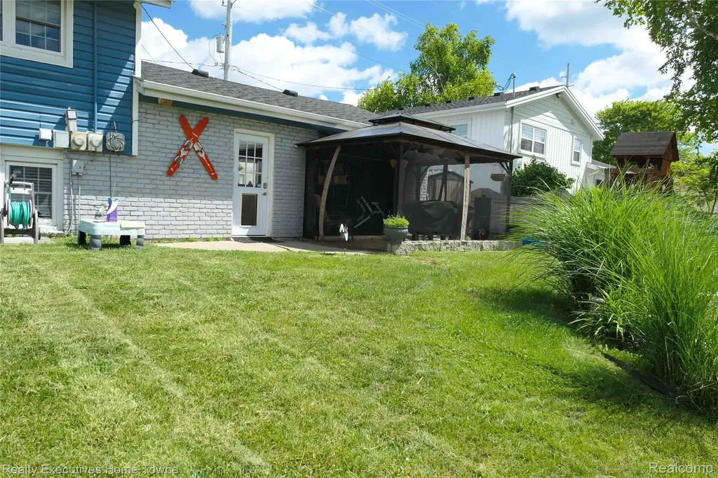 2854 Elmwood Street Port Huron City MI 48060