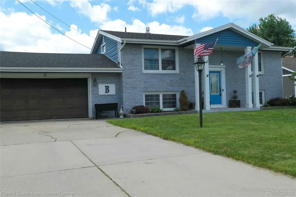 2854 Elmwood Street Port Huron City MI 48060