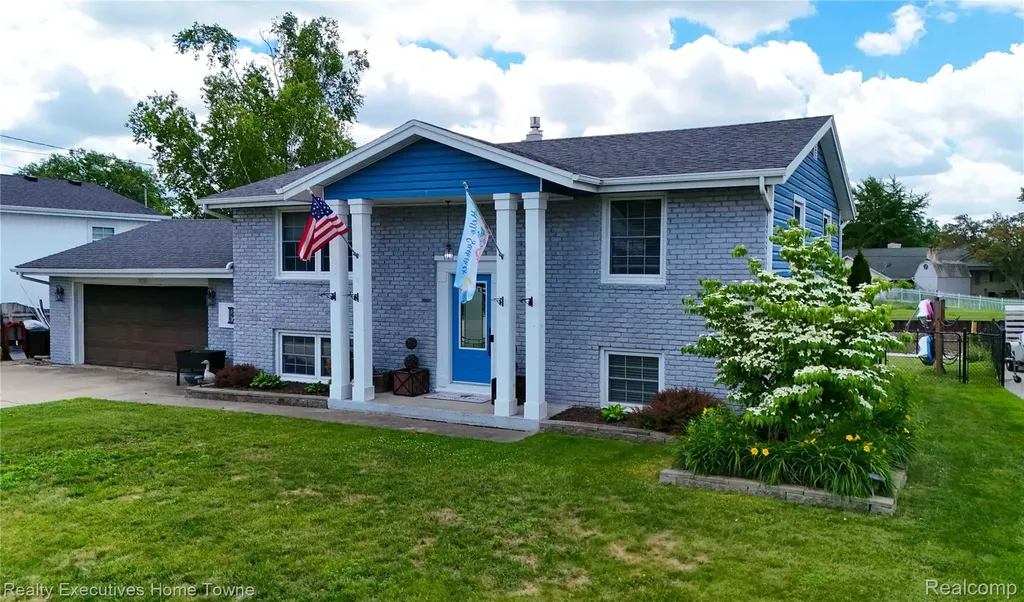 2854 Elmwood Street Port Huron City MI 48060