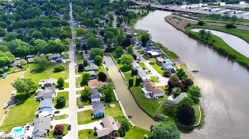 2854 Elmwood Street Port Huron City MI 48060