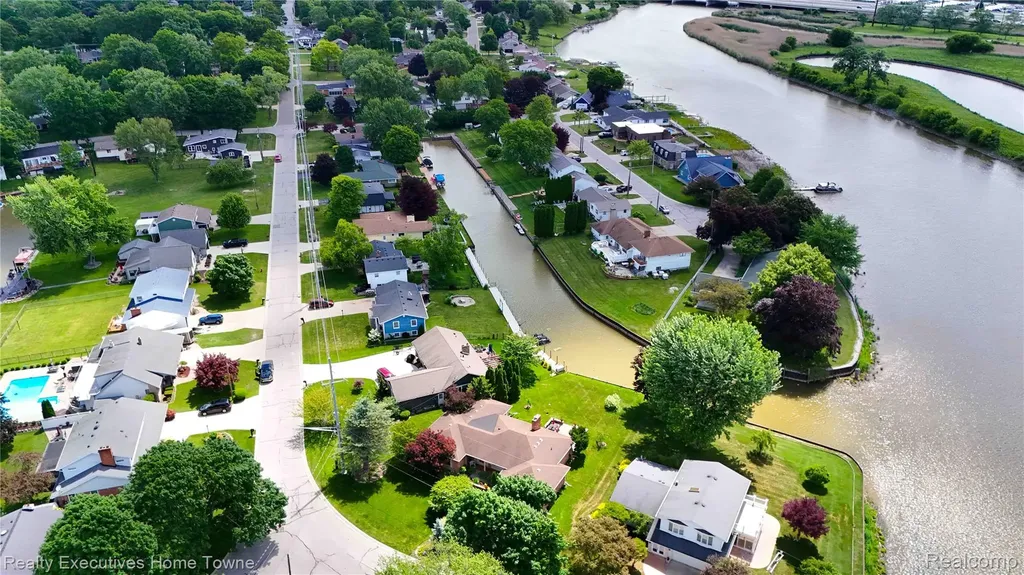 2854 Elmwood Street Port Huron City MI 48060