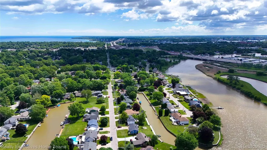 2854 Elmwood Street Port Huron City MI 48060