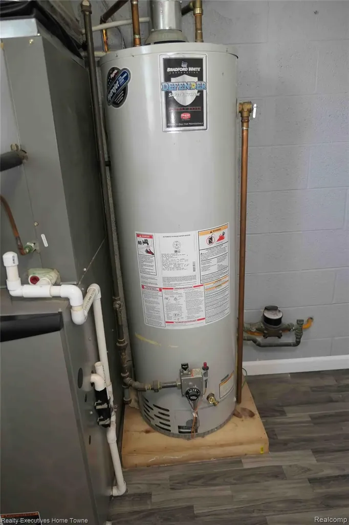 2854 Elmwood Street Port Huron City MI 48060
