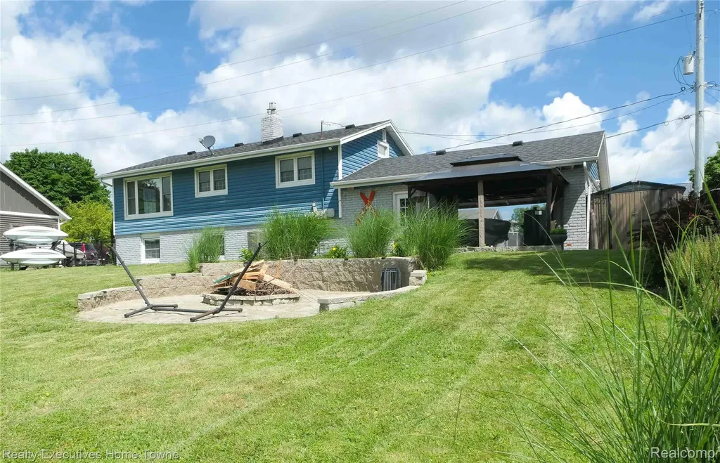 2854 Elmwood Street Port Huron City MI 48060