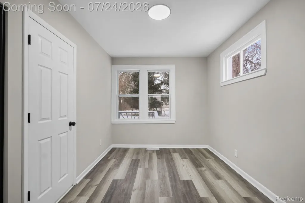 21902 Ridgeway Street St. Clair Shores City MI 48080