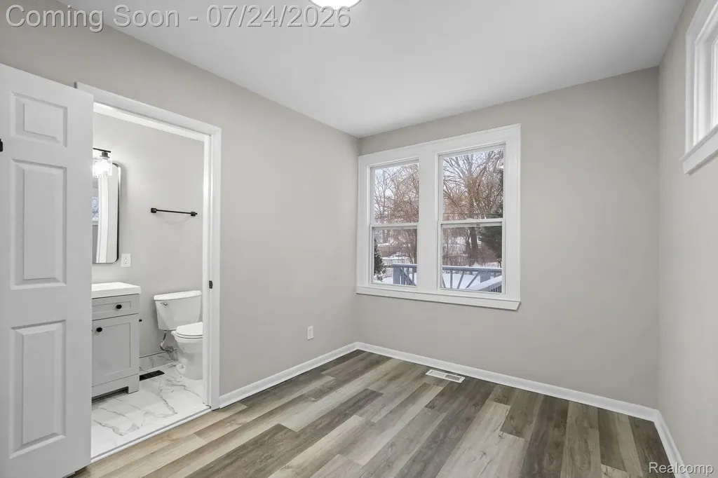21902 Ridgeway Street St. Clair Shores City MI 48080