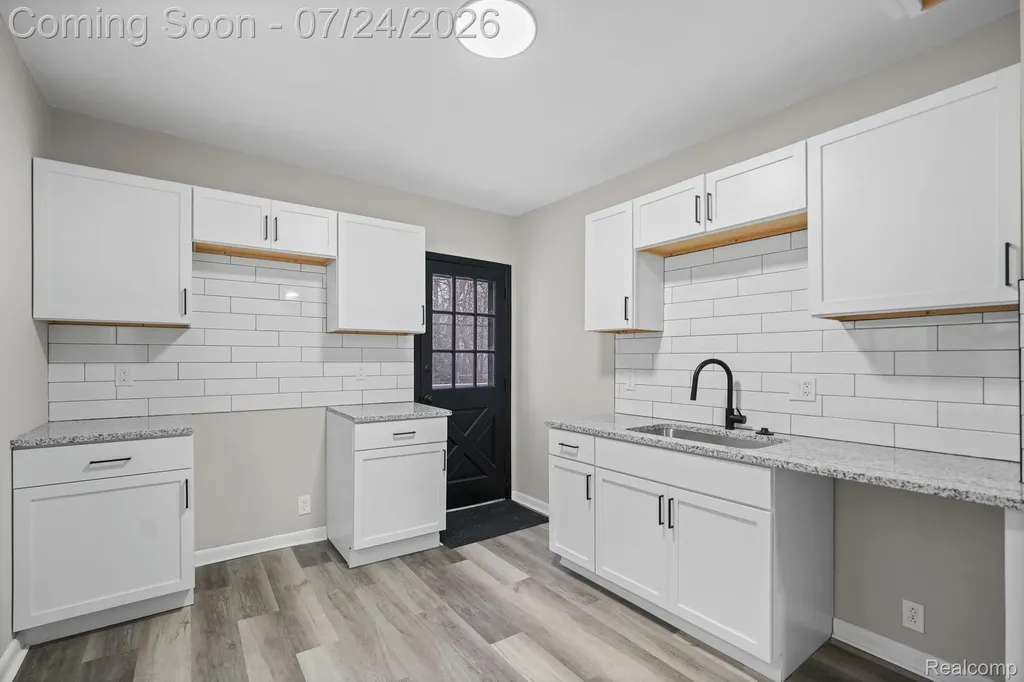 21902 Ridgeway Street St. Clair Shores City MI 48080