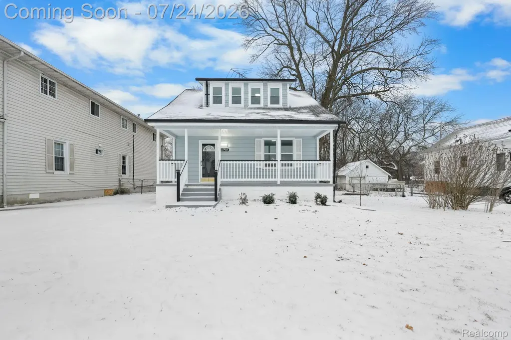21902 Ridgeway Street St. Clair Shores City MI 48080