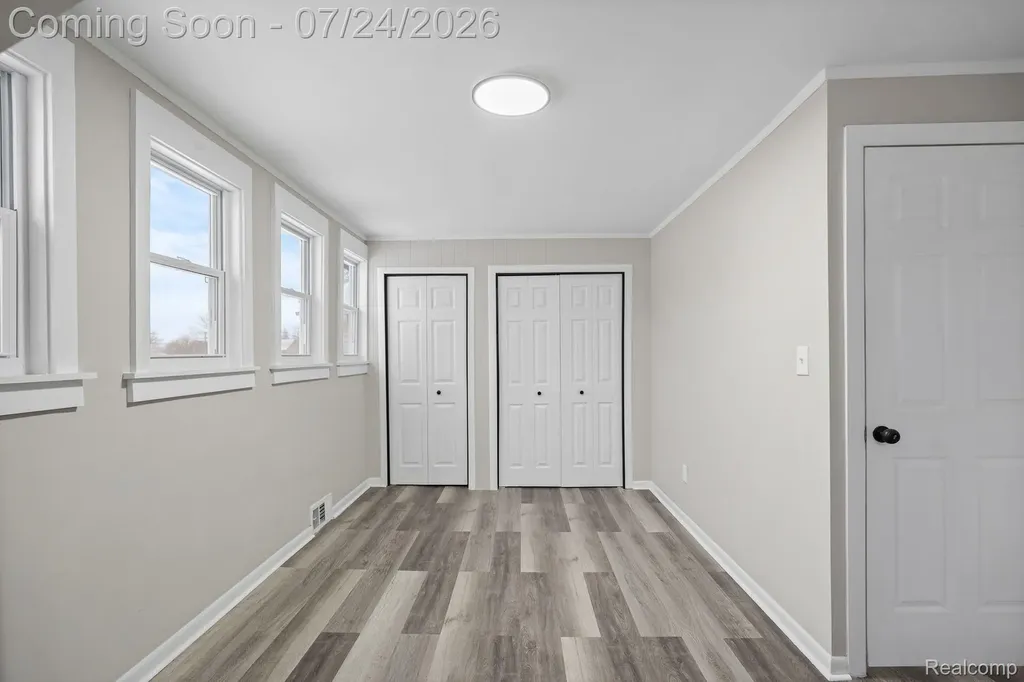 21902 Ridgeway Street St. Clair Shores City MI 48080
