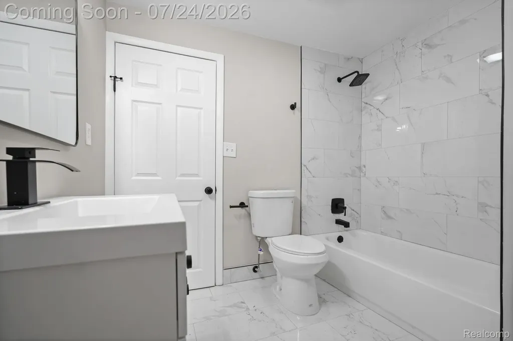 21902 Ridgeway Street St. Clair Shores City MI 48080