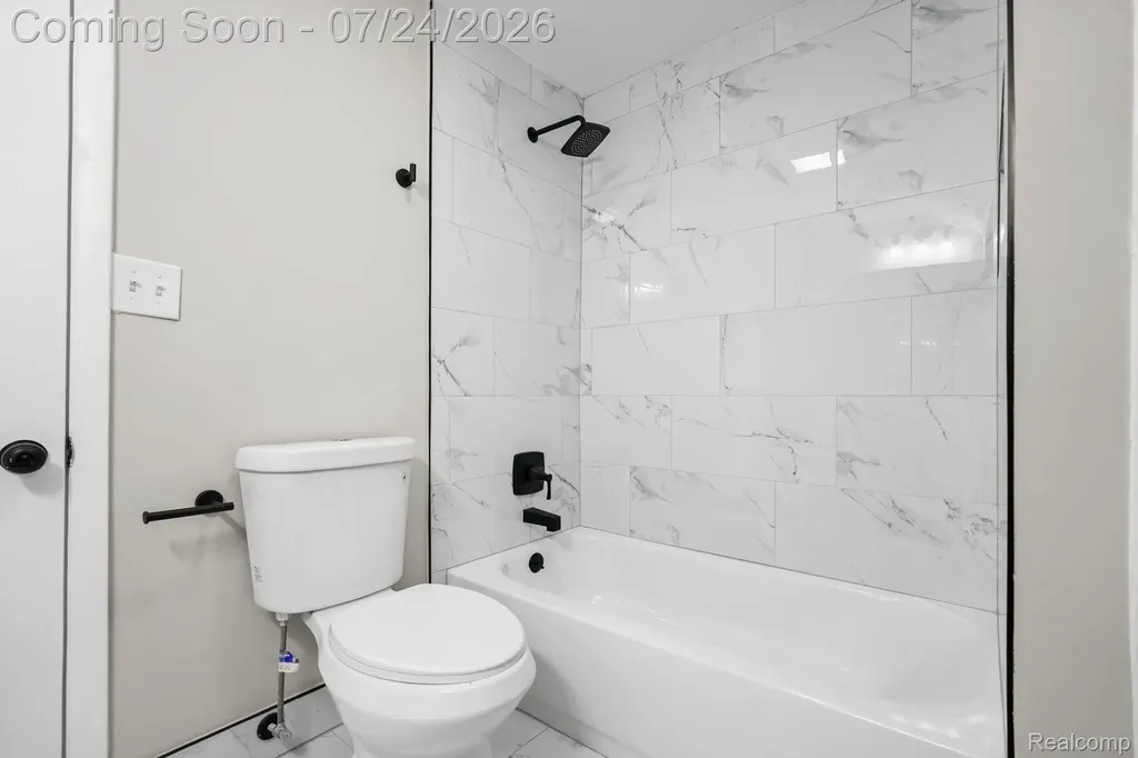 21902 Ridgeway Street St. Clair Shores City MI 48080