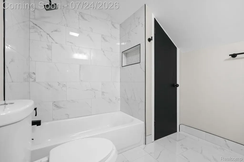 21902 Ridgeway Street St. Clair Shores City MI 48080