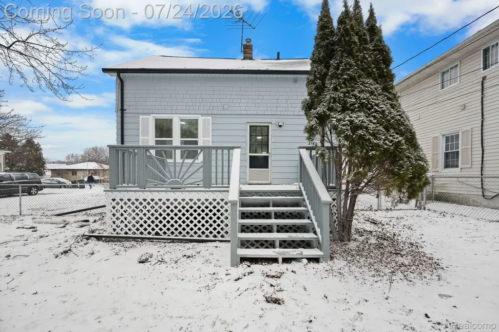 21902 Ridgeway Street St. Clair Shores City MI 48080