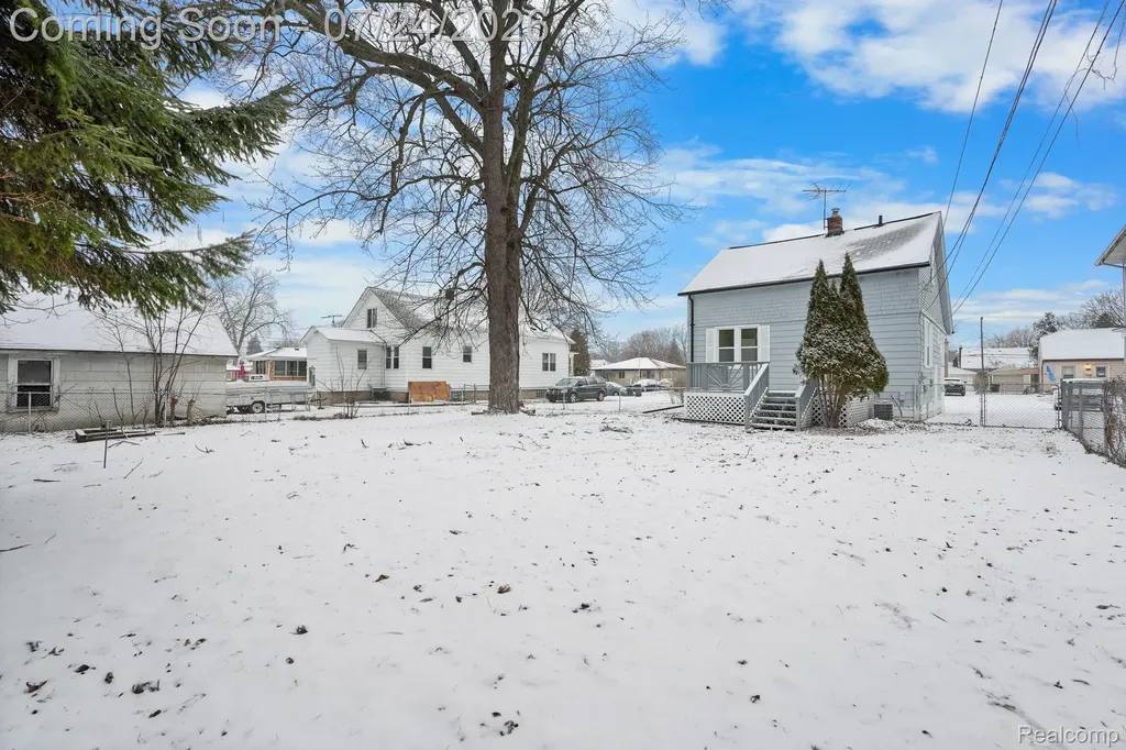 21902 Ridgeway Street St. Clair Shores City MI 48080