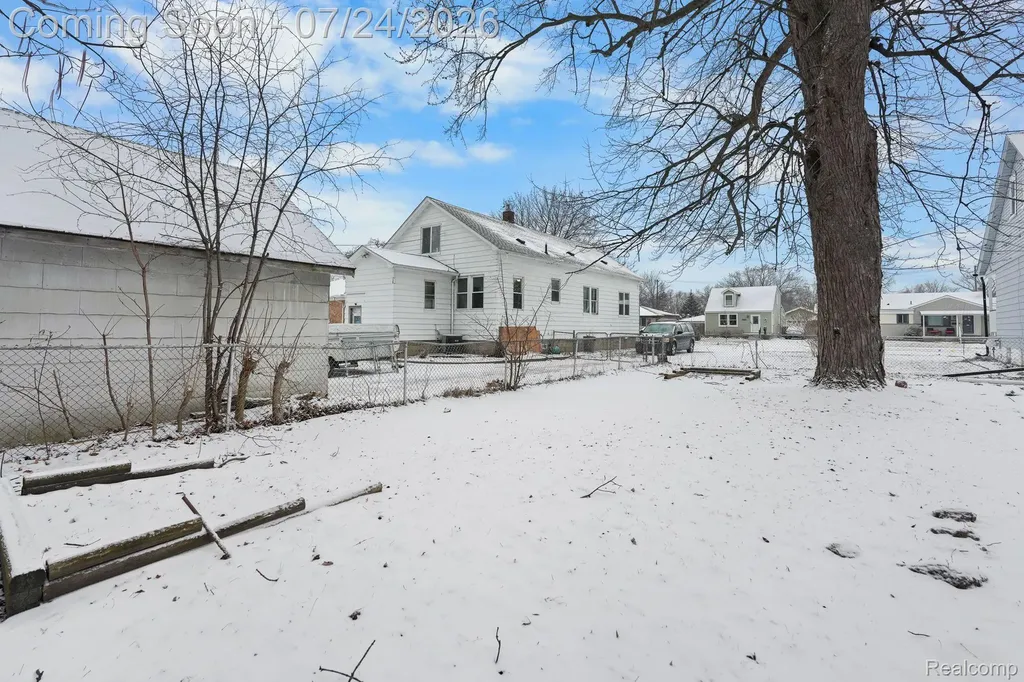 21902 Ridgeway Street St. Clair Shores City MI 48080