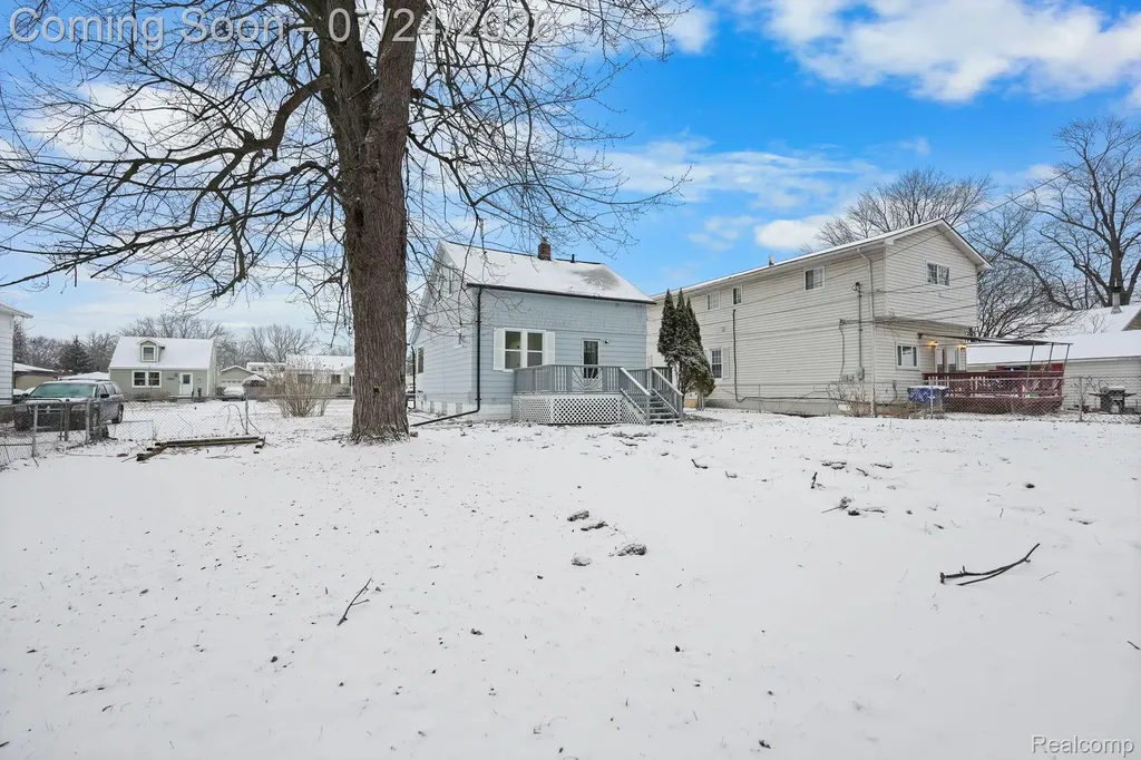 21902 Ridgeway Street St. Clair Shores City MI 48080