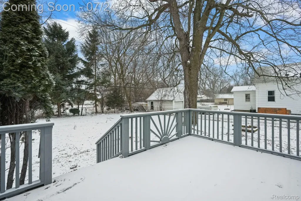 21902 Ridgeway Street St. Clair Shores City MI 48080