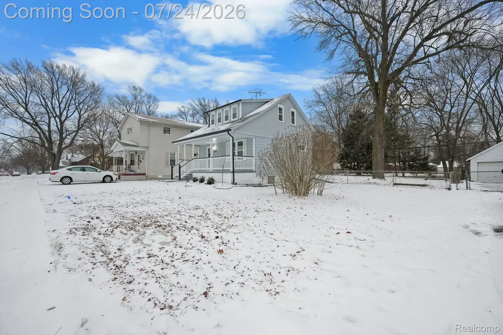 21902 Ridgeway Street St. Clair Shores City MI 48080
