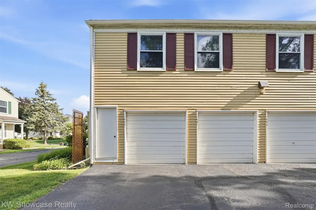 1499 Mariner Drive Walled Lake City MI 48390