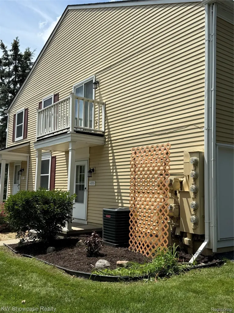 1499 Mariner Drive Walled Lake City MI 48390