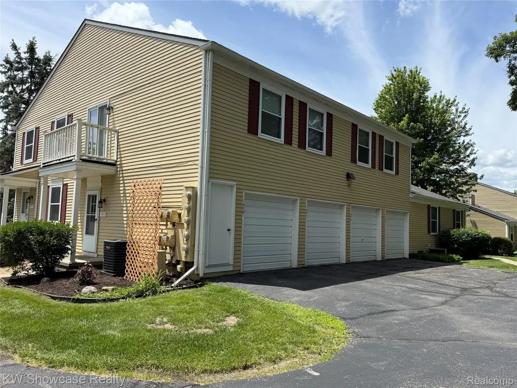 1499 Mariner Drive Walled Lake City MI 48390