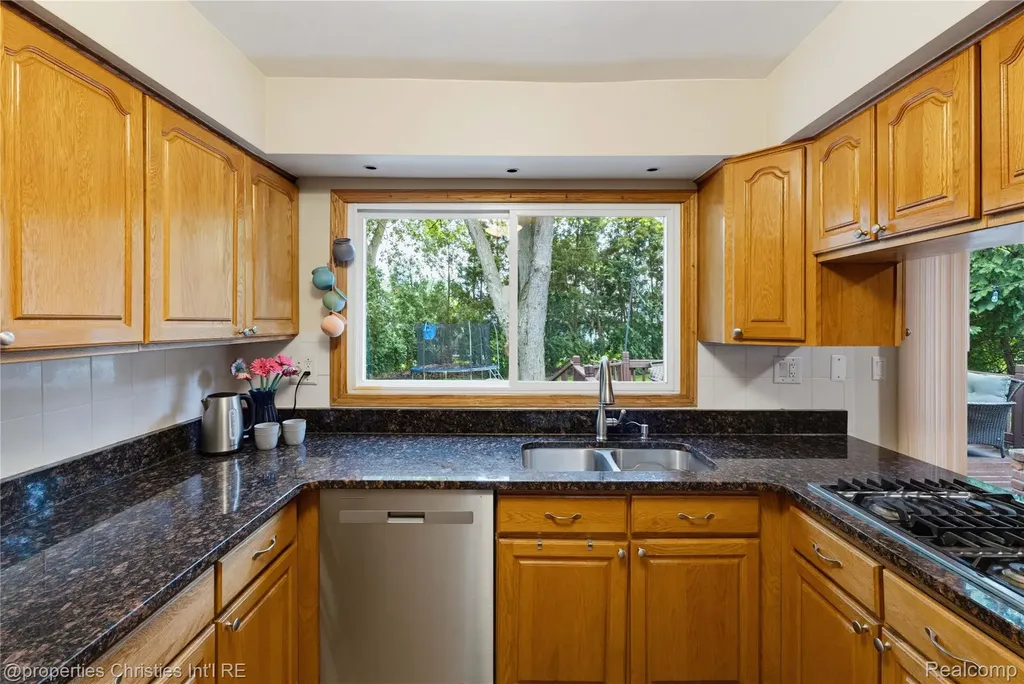 1981 Condor Drive Troy City MI 48084