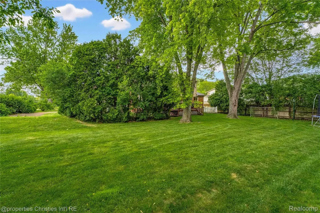1981 Condor Drive Troy City MI 48084