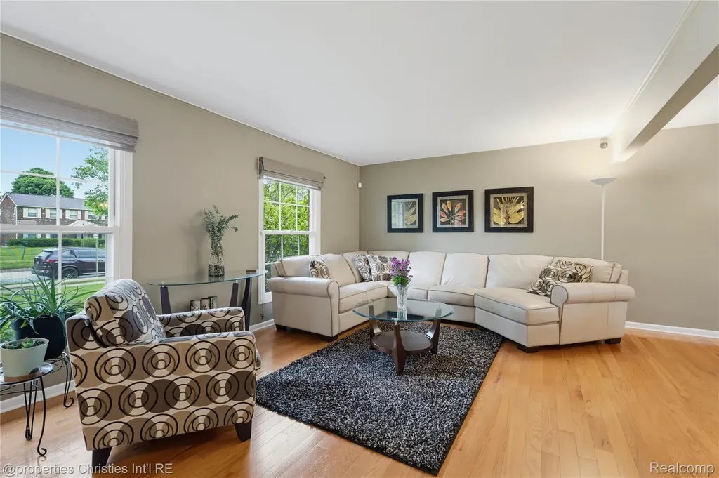 1981 Condor Drive Troy City MI 48084
