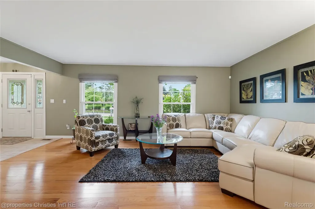 1981 Condor Drive Troy City MI 48084