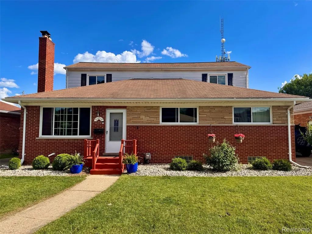 21218 Benjamin Street St. Clair Shores City MI 48081
